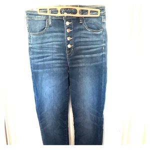 Super high waisted jeans. Never worn.